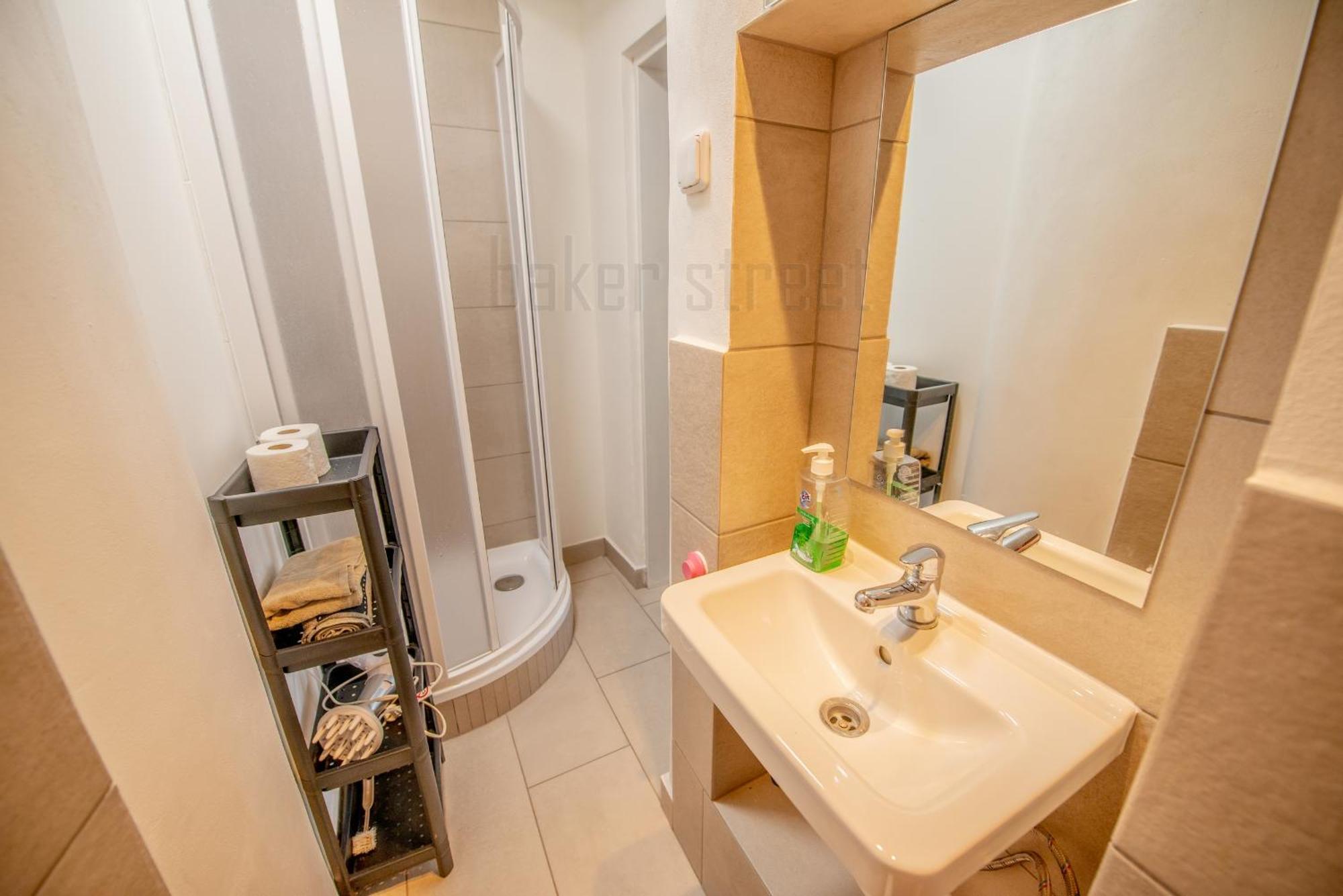 Cozy Apartment Close To Palmovka Прага Экстерьер фото